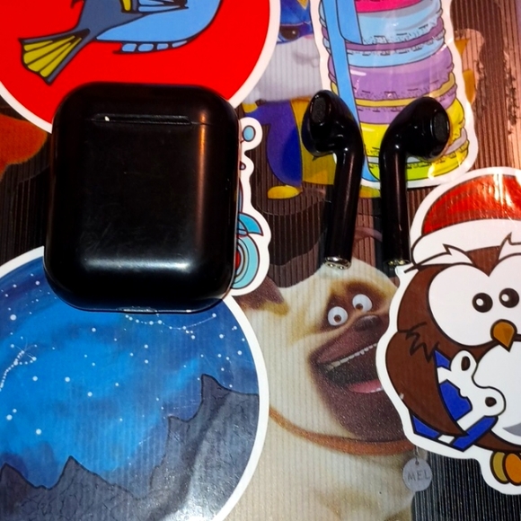 Earbuds - Picture 1 of 1